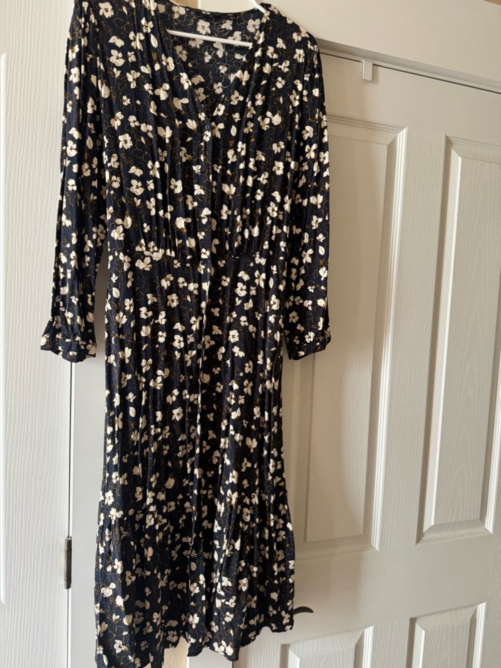 Uniqlo Blie Floral V-Neck Long Sleeve Midi Dress